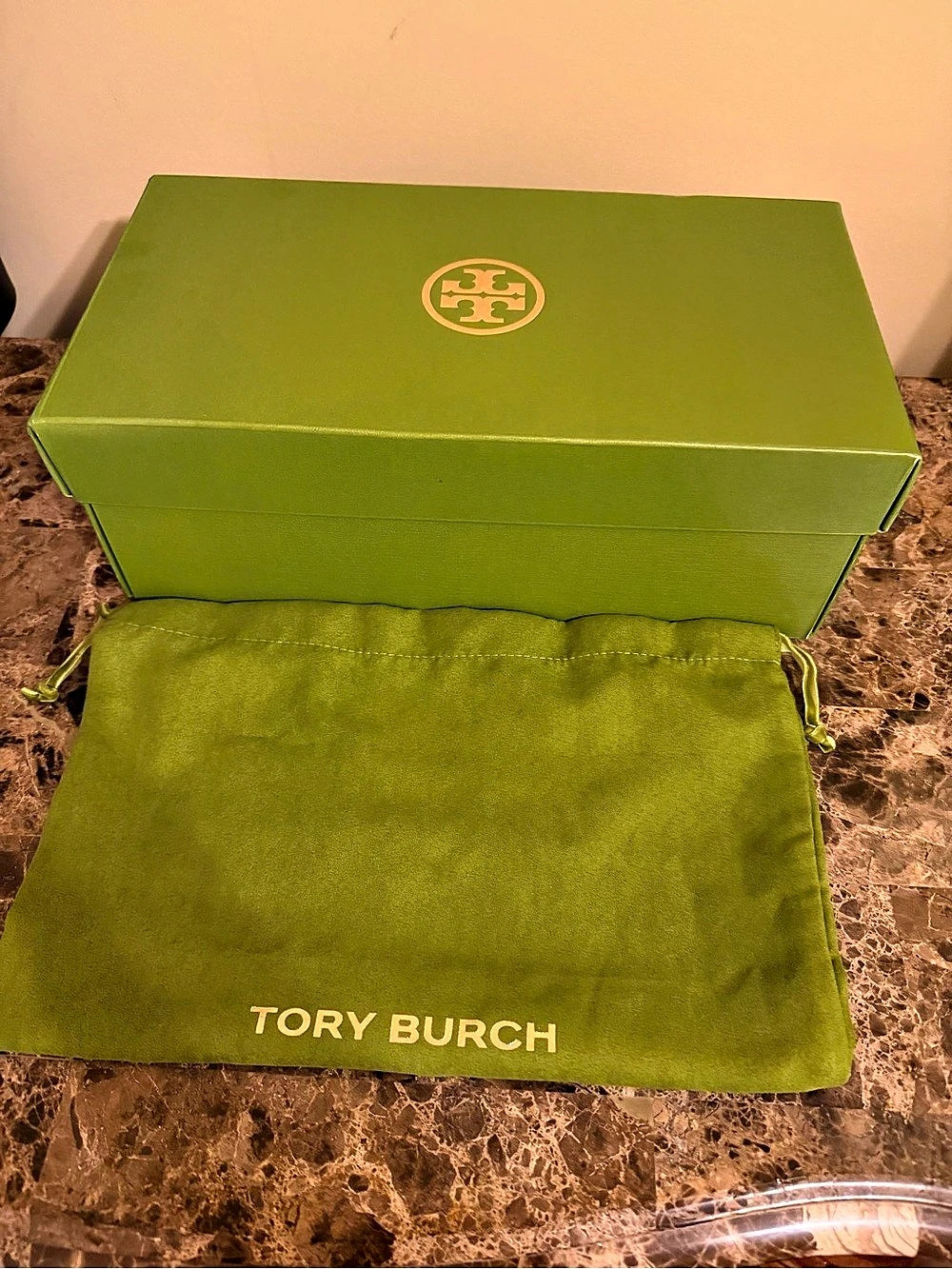 Tory Burch Green Box and Dust Bag Only Like New
Size 9 box